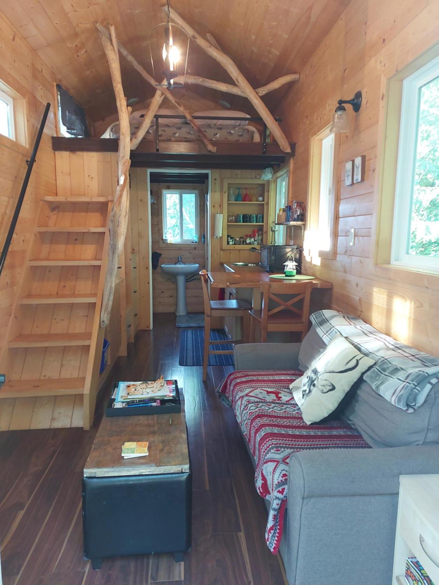 Вилла A Tiny Escape Roberts Creek Номер фото