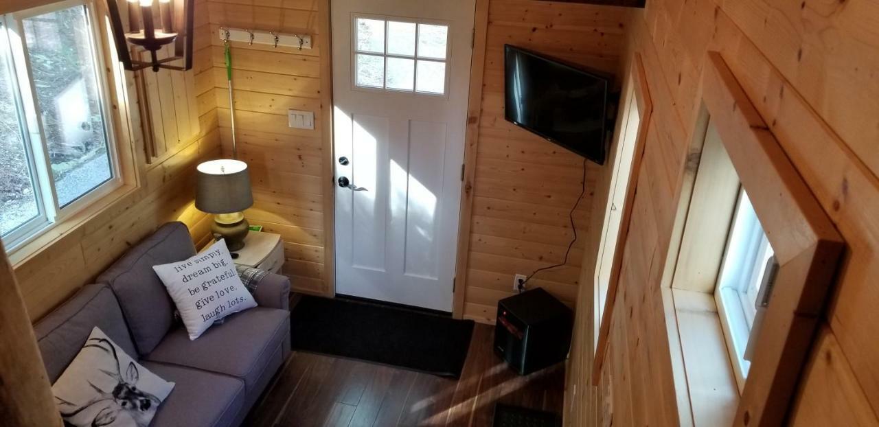 Вилла A Tiny Escape Roberts Creek Экстерьер фото