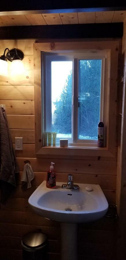 Вилла A Tiny Escape Roberts Creek Экстерьер фото