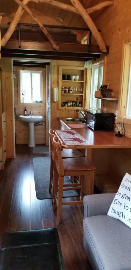 Вилла A Tiny Escape Roberts Creek Экстерьер фото