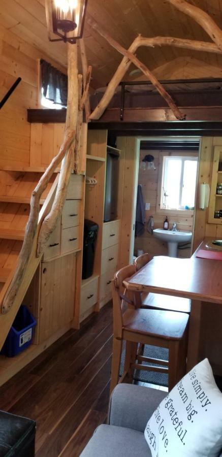 Вилла A Tiny Escape Roberts Creek Экстерьер фото
